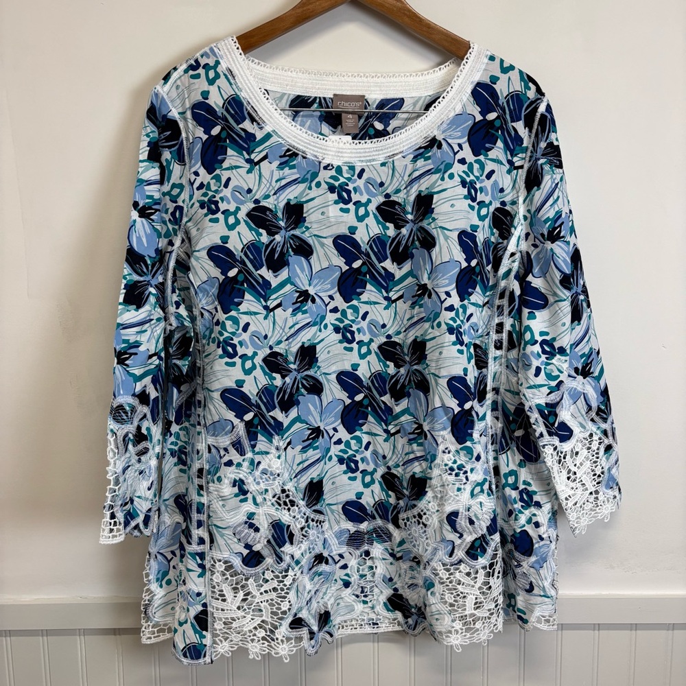 Chico's Size 4 Floral Lace-Trim Scoop Neck Top in Blue, Navy, White